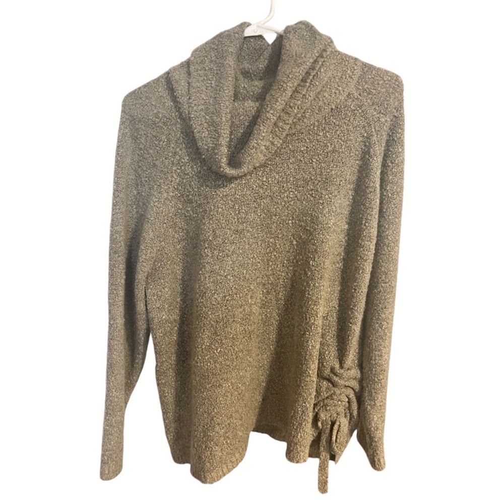 3/$25 🤗 Leo and Nicole sweater.Cowl neck style w Drawstring side